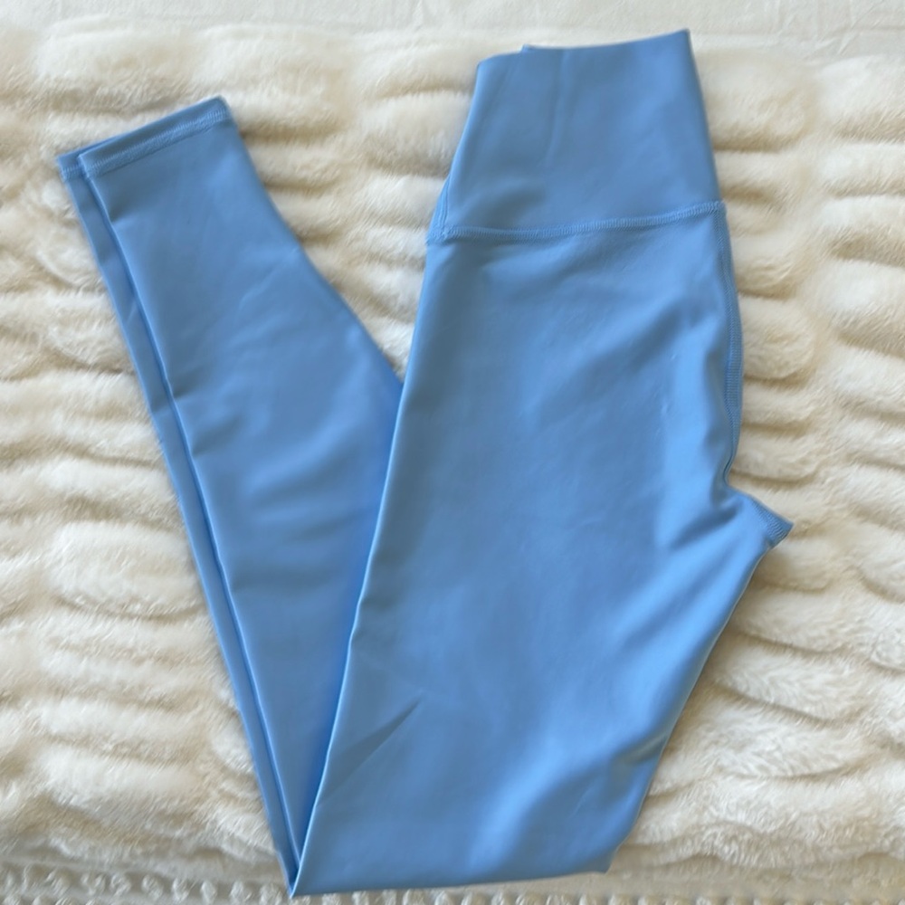 Alo 7/8 leggings size XS in the most beautiful sky blue!!🩵